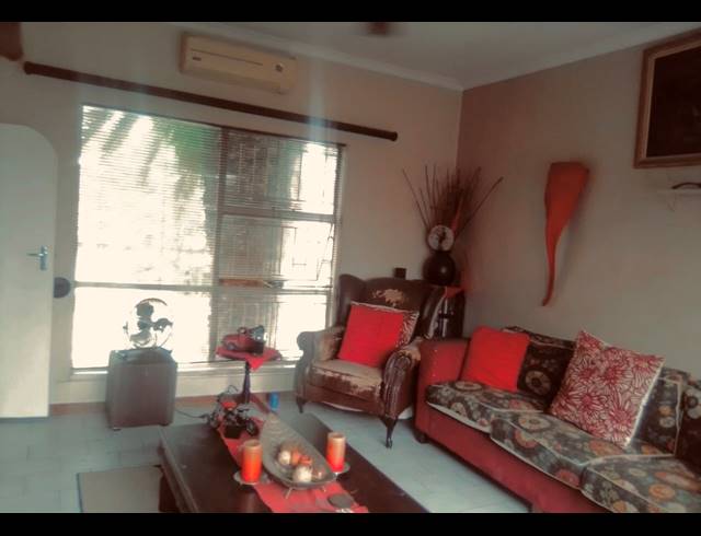 5 BEDROOM HOUSE FOR SALE IN DERSLEY